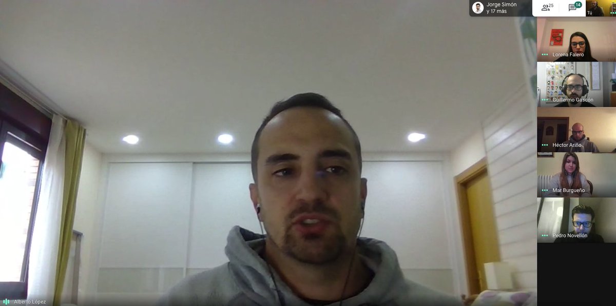 Día 1 de teletrabajo de todo el equipo junto y reunión general de planificación.

Esto no para 🙌

#YoMeQuedoEnCasa #CuarentenaCoronavirus