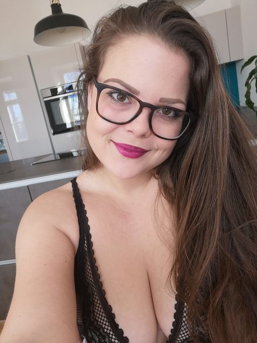 Guten Morgen 😘  #GoodMorning #sexy #redlips #StayAtHome #glasses #smile #haveaniceday #camgirl #mydirtyhobby<a href="/tag/goodmorning"class="tags">#GoodMorning</a><a href="/tag/sexy"class="tags">#sexy</a><a href="/tag/redlips"class="tags">#redlips</a><a href="/tag/stayathome"class="tags">#StayAtHome</a><a href="/tag/smile"class="tags"><span>#smile</span></a><a href="/tag/curvy"class="tags"><span>#curvy</span></a><a href="/tag/hot"class="tags"><span>#hot</span></a><a href="/tag/kiss"class="tags"><span>#kiss</span></a><a href="/tag/glasses"class="tags"><span>#glasses</span></a><a href="/tag/boobs"class="tags"><span>#boobs</span></a><a href="/tag/curvygirl"class="tags"><span>#curvygirl</span></a>