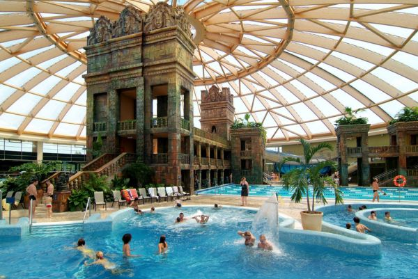 _Budapest_Guide's tweet image. If you want to go to a bath in Hungary now,
this is the place still open in Budapest:
This is the only one open still:
facebook.com/Aquaworld.Buda…