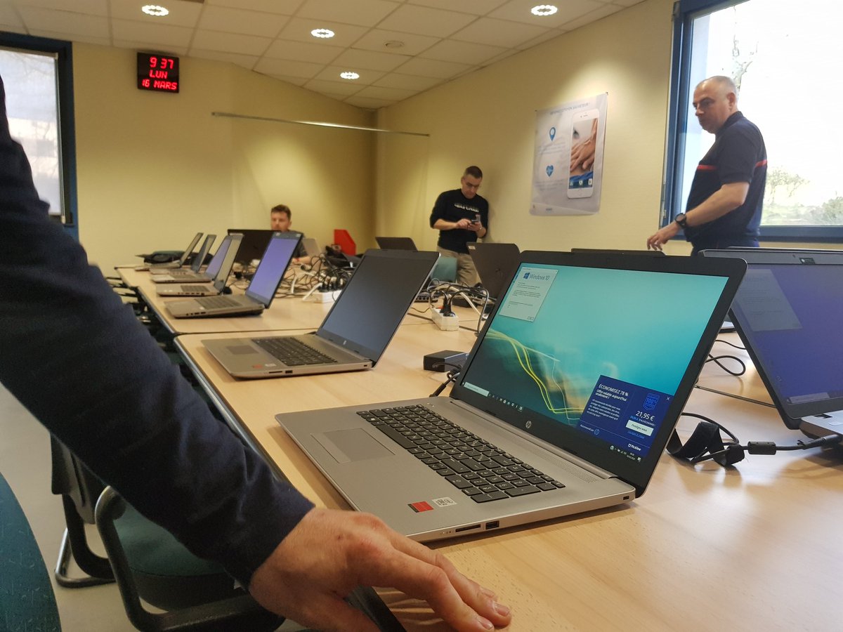 sdis21's tweet photo. 💻 Le #GSIG du @sdis21 est à pied d'œuvre afin d'assurer la continuité d'activité des personnels SHR via le #télétravail. https://t.co/EQgYxGhAa3