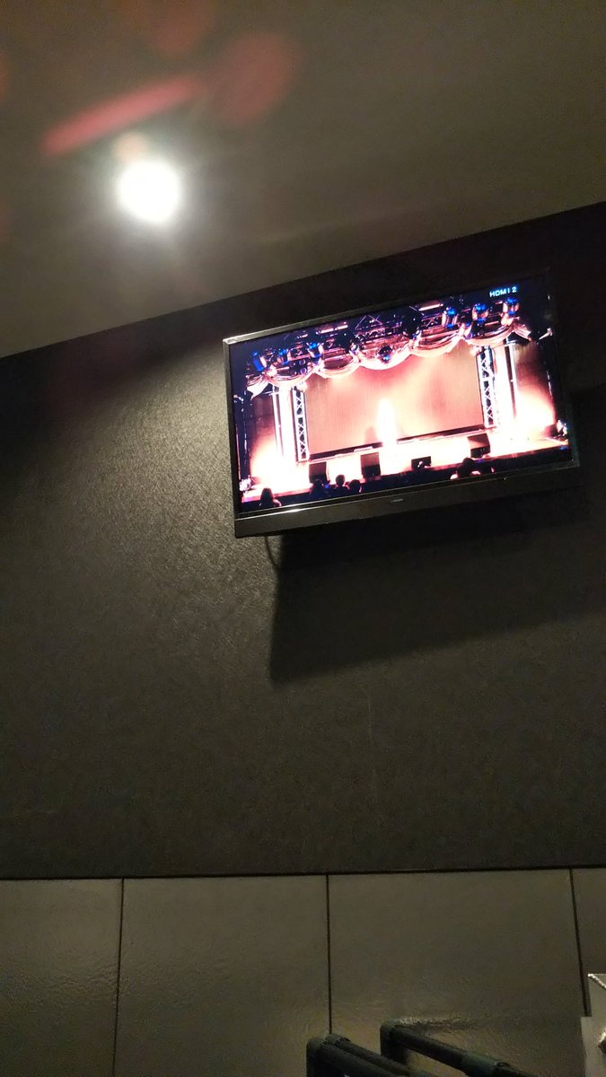 Real_SnStation's tweet photo. 始まりました…！

入りが終わって一段落🌬️
我々スタッフも楽しんでます🔥

前半戦はライブ‼️
後半戦は、、お楽しみです(*´∀`)♪ https://t.co/u0kP9SBOu1
