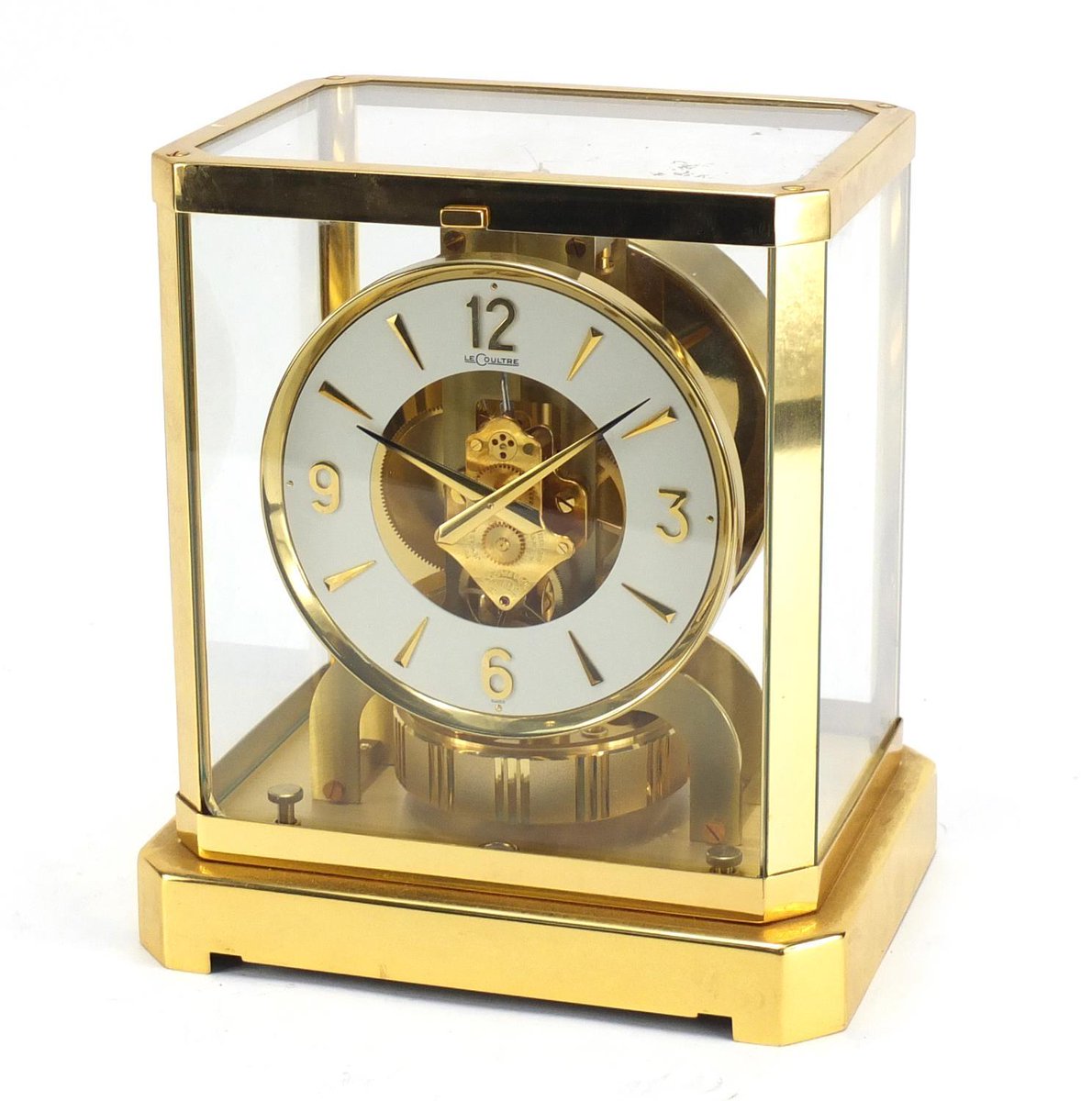 eastbourneauct's tweet image. This Jaeger LeCoutre Atmos clock, serial number 305797, 23.5 high sold for £650 in our Antiques Sale last week. Check out all the results here: bit.ly/2FYoqr3

#eastbourneauctions  #jaegerlecoutre #clock