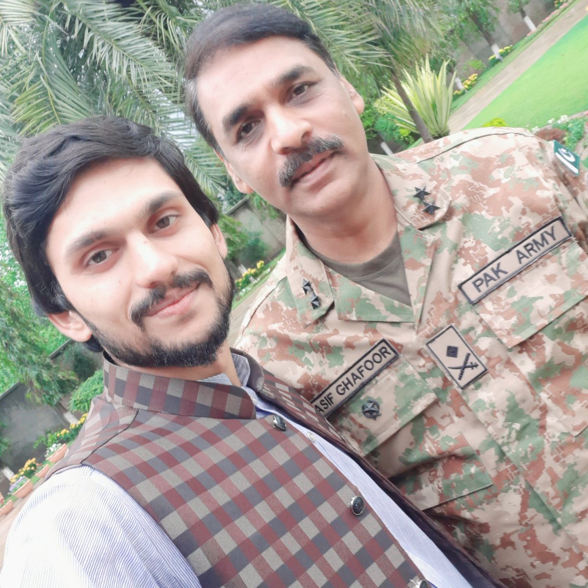 PolticlActivist's tweet photo. Never Forget Your Surprise 🤩😍🥰
I Salute to You Sir 😘@peaceforchange 🇵🇰😍
#XDGISPR✌❤ https://t.co/wOmuFElO8A