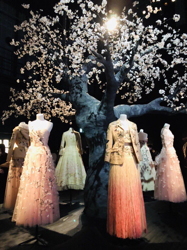 @nasuiro 先週の土曜日に伺った時にはコロナの影響で職人さんの技術が生で見れなかったのは残念でしたが無料とは思えない素敵な空間に唖然としました😳 