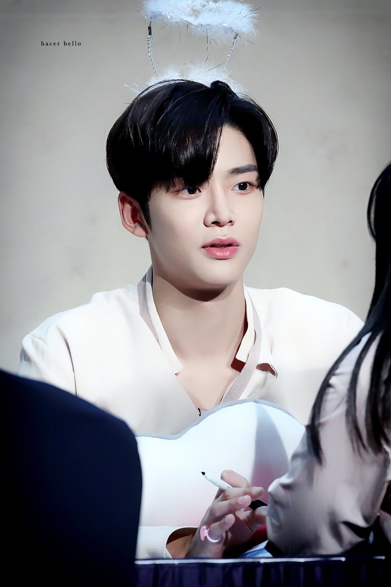 HacerBello's tweet photo. 190316 천사 김로운 얼굴이 보고싶다🧚👼
#로운 #ROWOON #ロウン #金路云 #SF9 #에스에프나인 https://t.co/oi3HnfwSiD