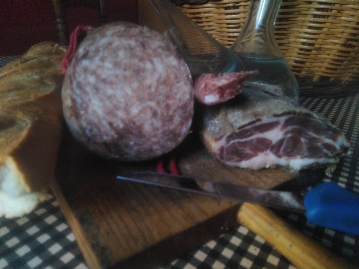 Que els telèfons treguin fum!
Deixeu-vos estar de Mercadona!🤦 Can Blanch trobareu tiberis pla més ben parits. I contribuireu que un bon model de pagesia i comerç vinculat al territori perduri.
Truqueu!
972650749
665650749
Som-hi! Construïm futur per les muntanyes! Canyaa!! 🤘💪