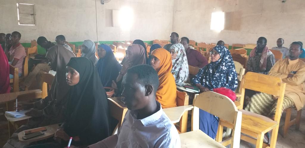 mosharriif's tweet image. I&apos;m delighted tht my friend Mohamed Adam &amp;amp; I hve successfully conducted a 1-day workshop on &quot;Writing effective research project&quot; 4 sem 8 stdnts at Baidoa Inter. Uni (BIU). Thanks 2 @AliAdanHassan5 &amp;amp; the Uni 4 the collobaration &amp;amp; imput 2 ths timely workshop. 
#GiveBackToCommunity