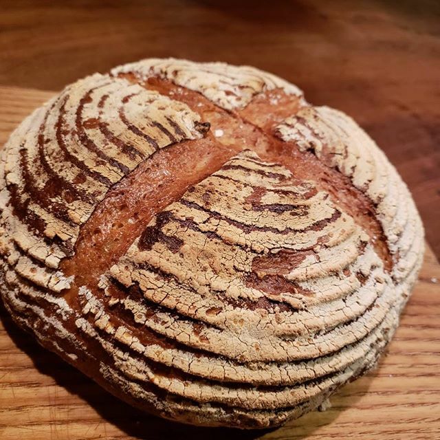 Pain de campagne

#自家製 #kiln #kilnrestaurant #京都 #薪焼き料理 #レストラン #河原町 #フレンチ #ワイン #ナチュラルワイン #10時以降も入れる