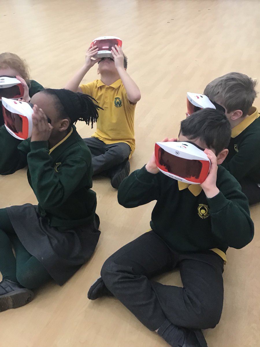 dovesMPS's tweet photo. Doves are learning lots by visiting different planets this morning @ScienceMps https://t.co/Puza77IP9T