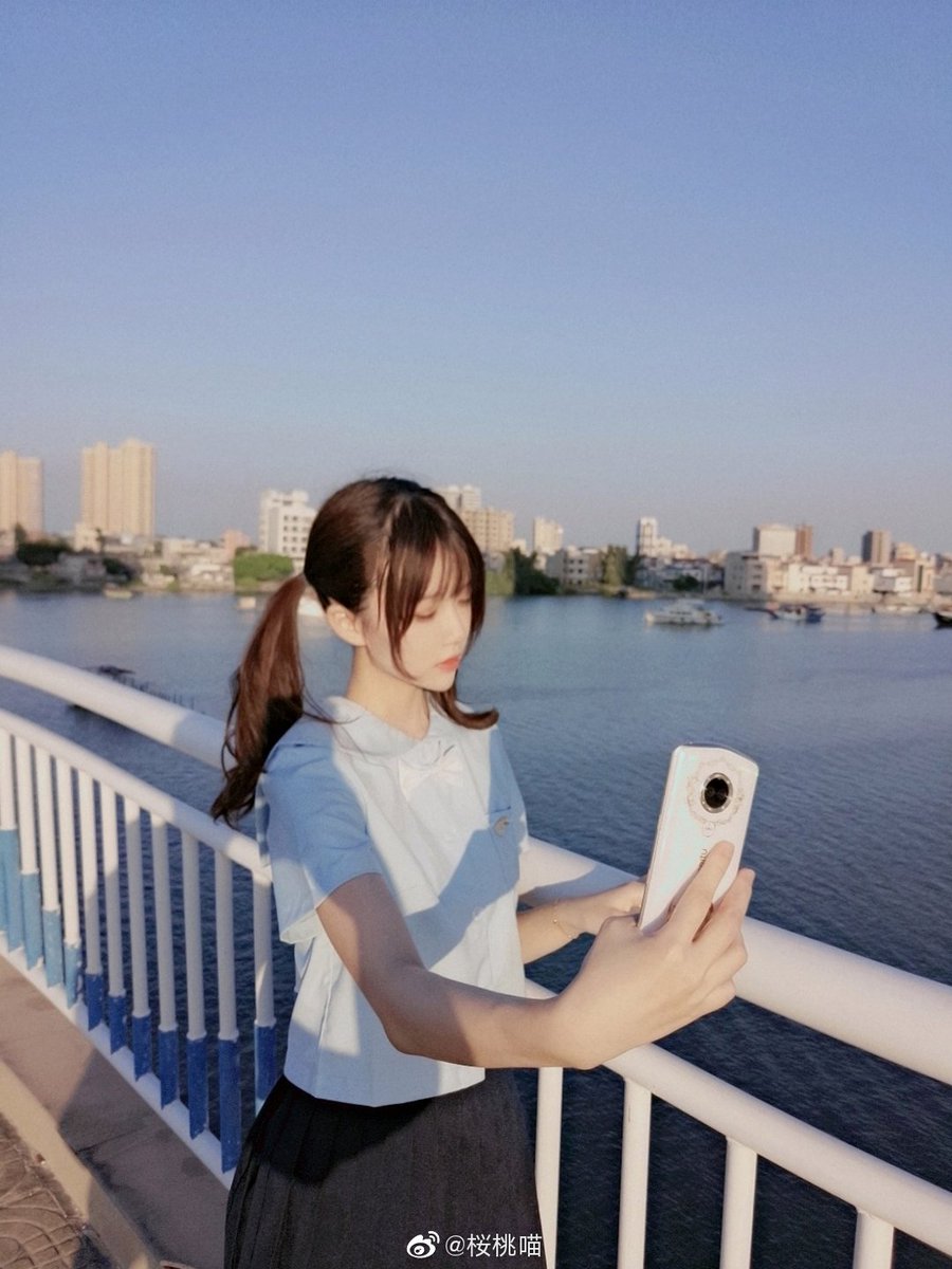 #女子高生

🌼 https://t.co/BVBtdcsTqE