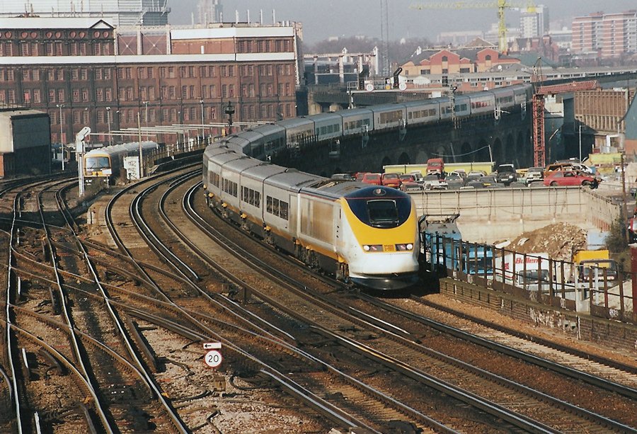 EurostarJustinp's tweet photo. Farewell old friend! The last eurostar class 373 train (TMST) in original condition is making its final journeys today. The end of an era after 25 years. #history #TrainTwitter https://t.co/DiB4XJJCIQ