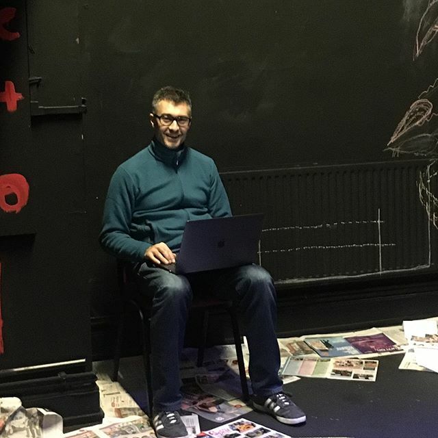 LuminariesP's tweet photo. Glynne Steele thoroughly enjoying himself on get in day - he even grabbed a paintbrush!
#props #food #fondant #theatre #design #art #playwright #originalsin #actorslife #fringetheatre #paradiselost #lucifer #theatre #londontheatre #thefallplay #reignin… https://t.co/SuMVOJBklR https://t.co/8NqJYibFIQ