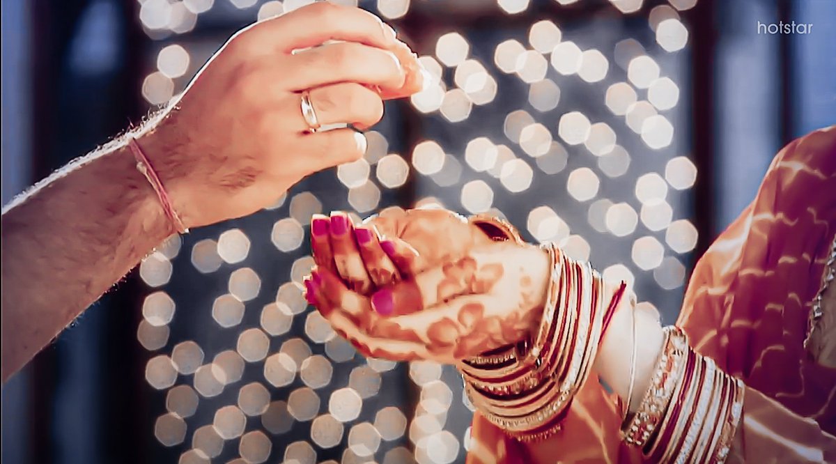 Arnav was so happy when he saw Khushi wearing his gifted bangles. Cutie  #SanayaIrani  #BarunSobti  #IPKKND  #IPKKNDRewind  #Arshi