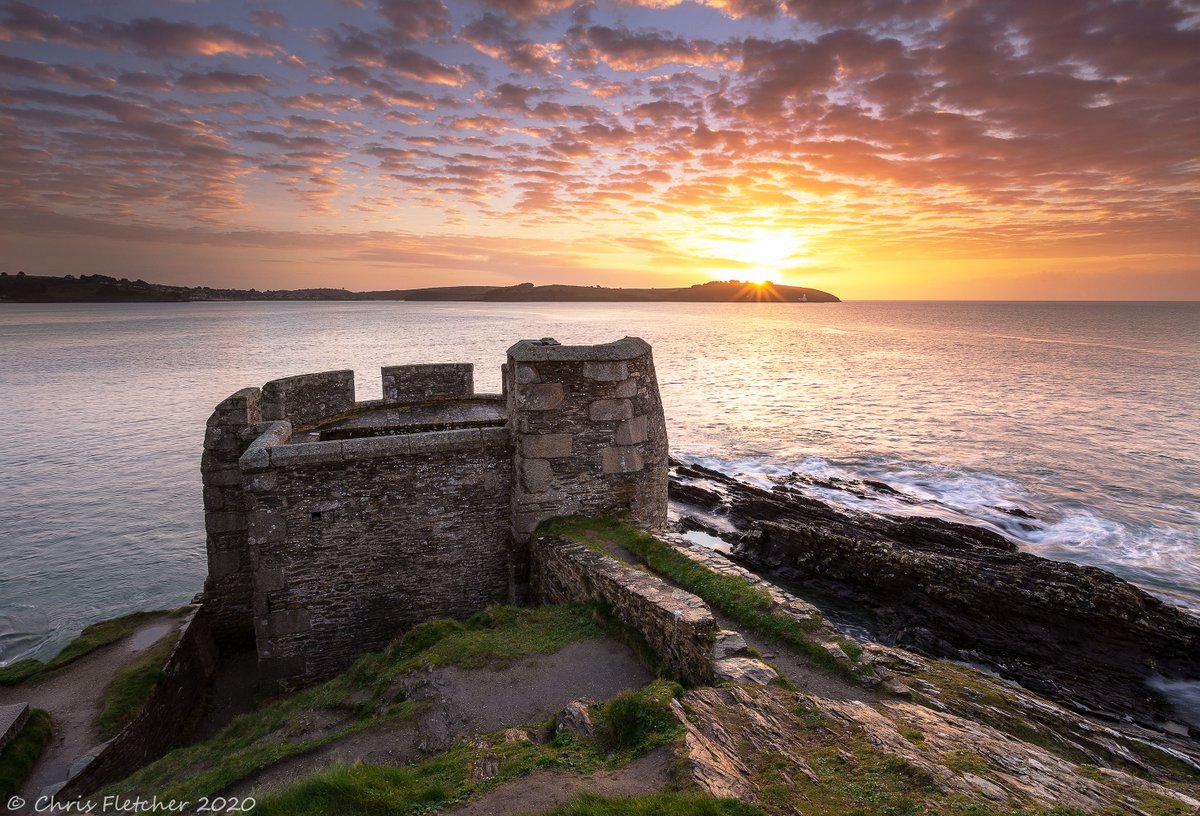 FalmouthTownUK's tweet photo. Little Dennis looking fabulous up at Pendennis Point since the 16th century. 

Image credit: Instagram/ChrisFletcherPhotography 

#Falmouth #LoveFalmouth https://t.co/yTqVDXNMJv