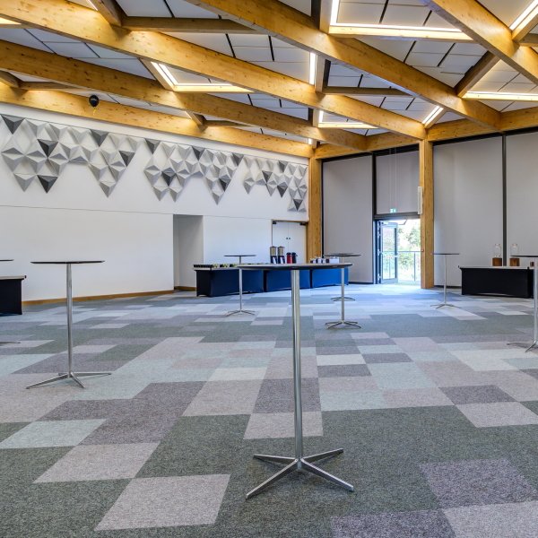 ForbesGroupEU's tweet photo. Poseur tables or tall cocktail tables are suitable for breakout areas like this one at the Slate at Warwick Conferences @WarwickConf 
https://t.co/KxDfUWV0iq #poseurtables #cocktailtables #eventcartering https://t.co/FzTDAFPV1p