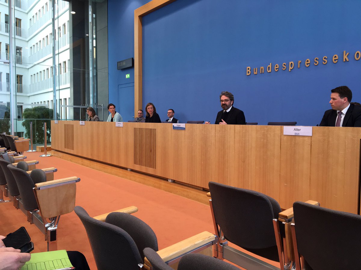 Neue Sprecher-Perspektive auf die Regierungs-PK. #BPK geht in Sachen Abstand neue Wege. #Corona #Vorbildwirkung