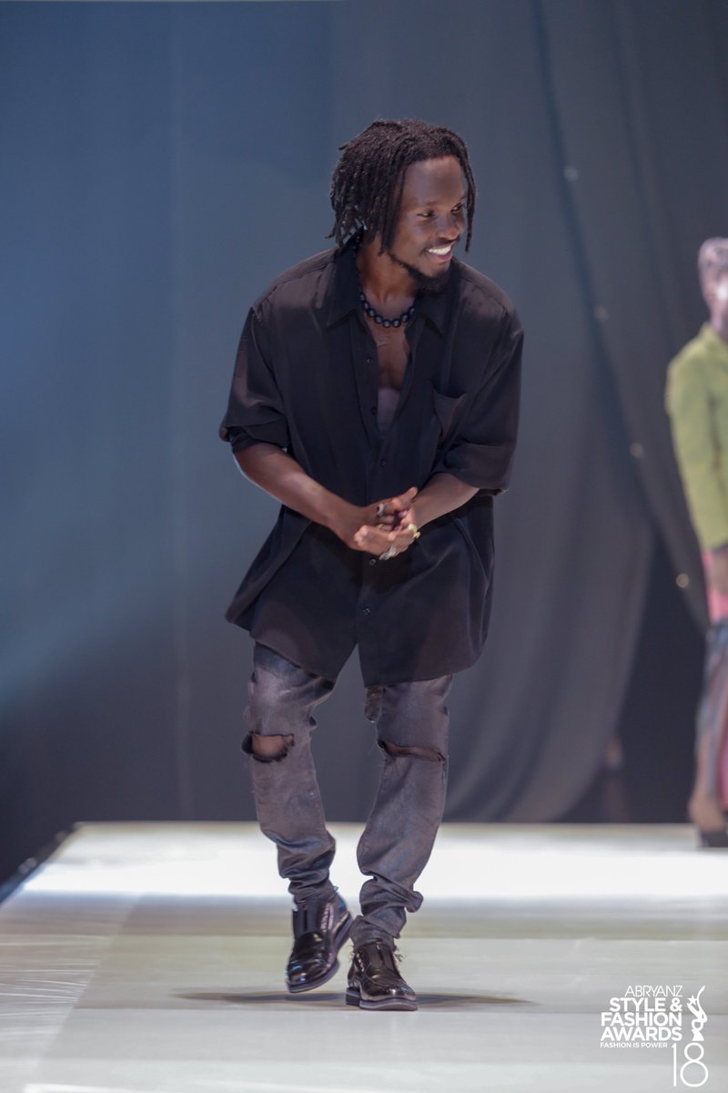 asfawards's tweet photo. M C M : Showcasing #ASFA2018 Fashion designer @kkooloofficialโก๏ธ
- Be-lated birthday wishes!!! https://t.co/8cnuTANBFX