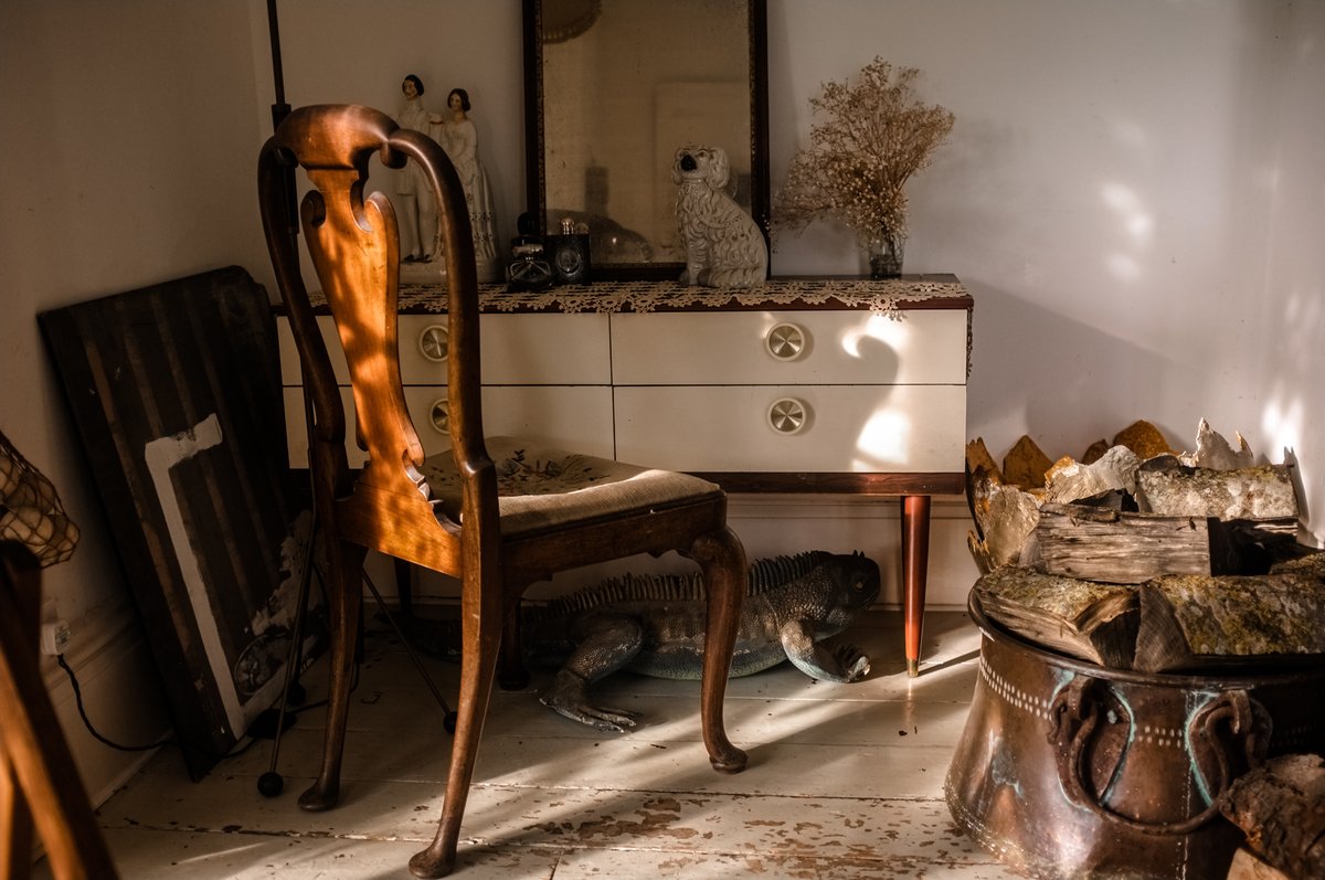 Our beautiful 'White Room' in dappled light 🌻
.
.
.
soo.nr/vbgv
.
.
.
#vintage #decor #vintagedecor #vintagefurniature #vintagedresser #vintagewedding