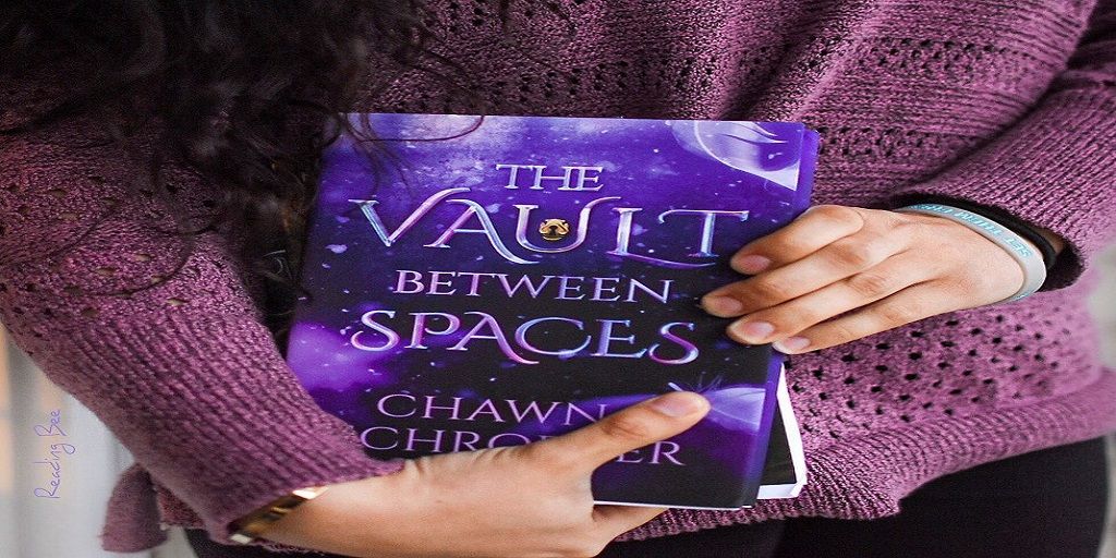 Exquisitenovel1's tweet photo. Guys, first #Fantasy from #EnclaveEscape has just #released into the #world.
⁣And that #cover is #EVERYTHING. 😱⁣
🔏 Title: The Vault Between Spaces⁣
✍️ Author: #ChawnaSchroeder⁣
If u’re an #author or #reader with #recommendation #drop your #links, #blurb.
#WritingCommunity https://t.co/s6hPQwBn6R