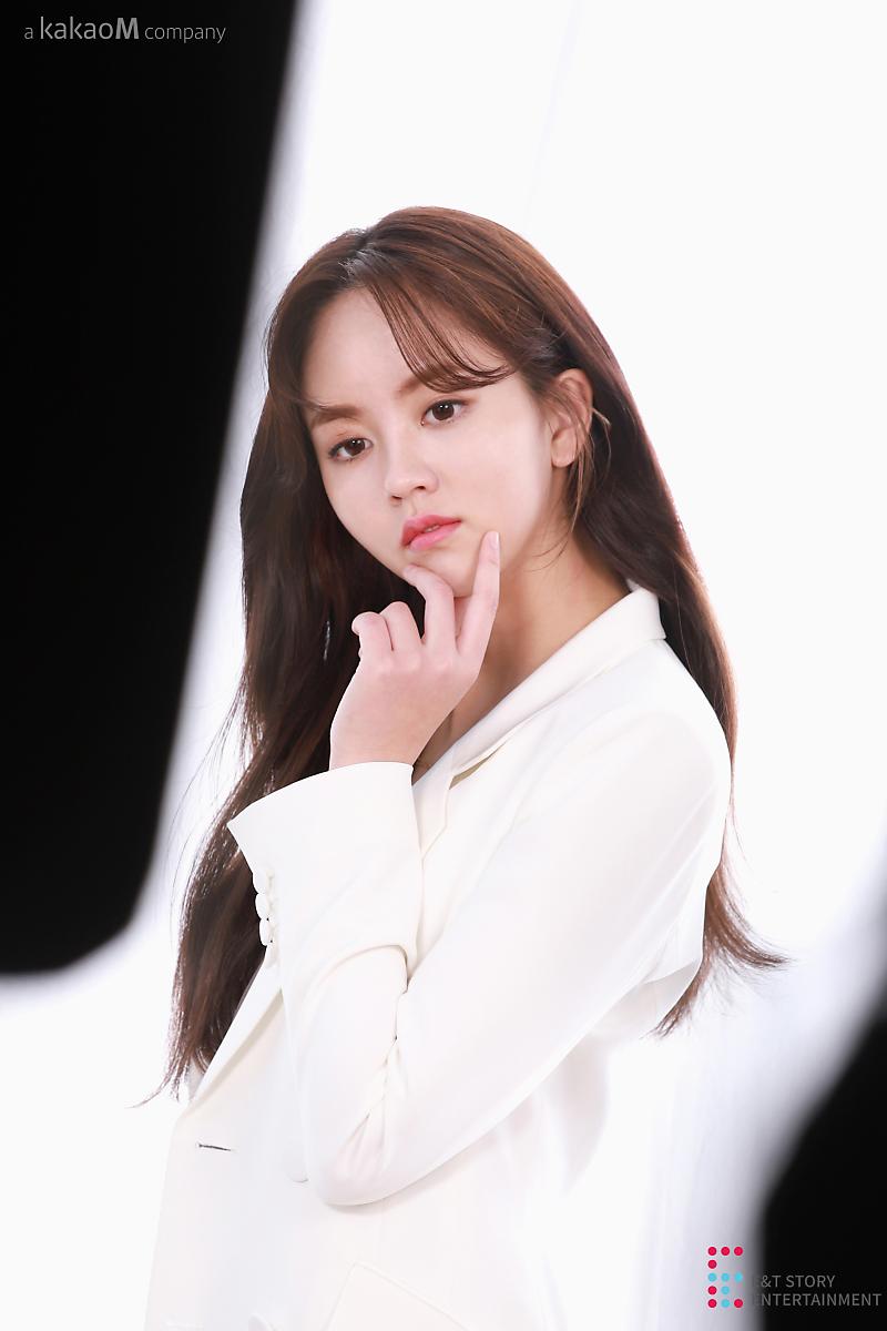 Only112fn's tweet photo. [200316] Kim Sohyun for “Bausch + Lomb” CF shooting behind the scene photo 
#김소현 #kimsohyun #金所泫 #lovealarm #kimjojo #thetaleofnokdu #녹두전  #hanyul #soup #lacelle #キムソヒョン #dongdongjoo #dongjoo #조선로코녹두전 #thetaleofnokdu #bauschlomb #entstory #kbsdrama #kdrama https://t.co/eUQ2ltymlE