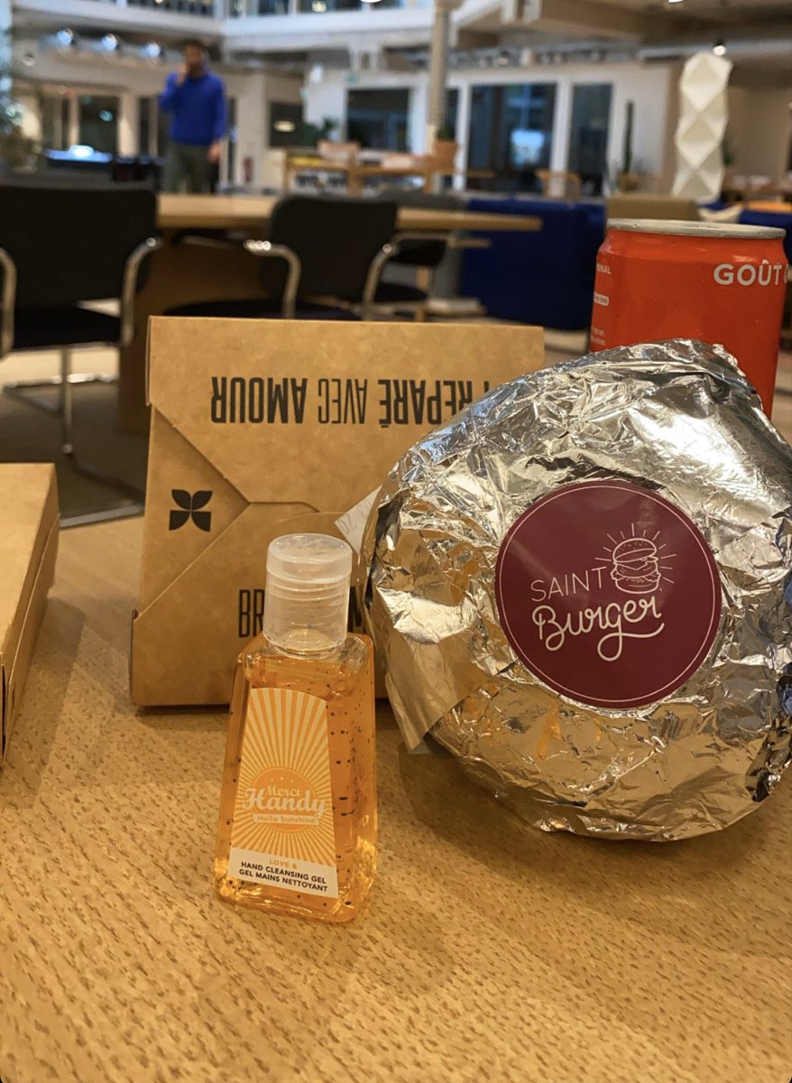nico_vahe's tweet photo. Un gel @MerciHandy offert dans ma commande #SaintBurger 

Super initiative !! 
#coronavirus #COVID19 @ubereats_fr https://t.co/7QfrixzbnY