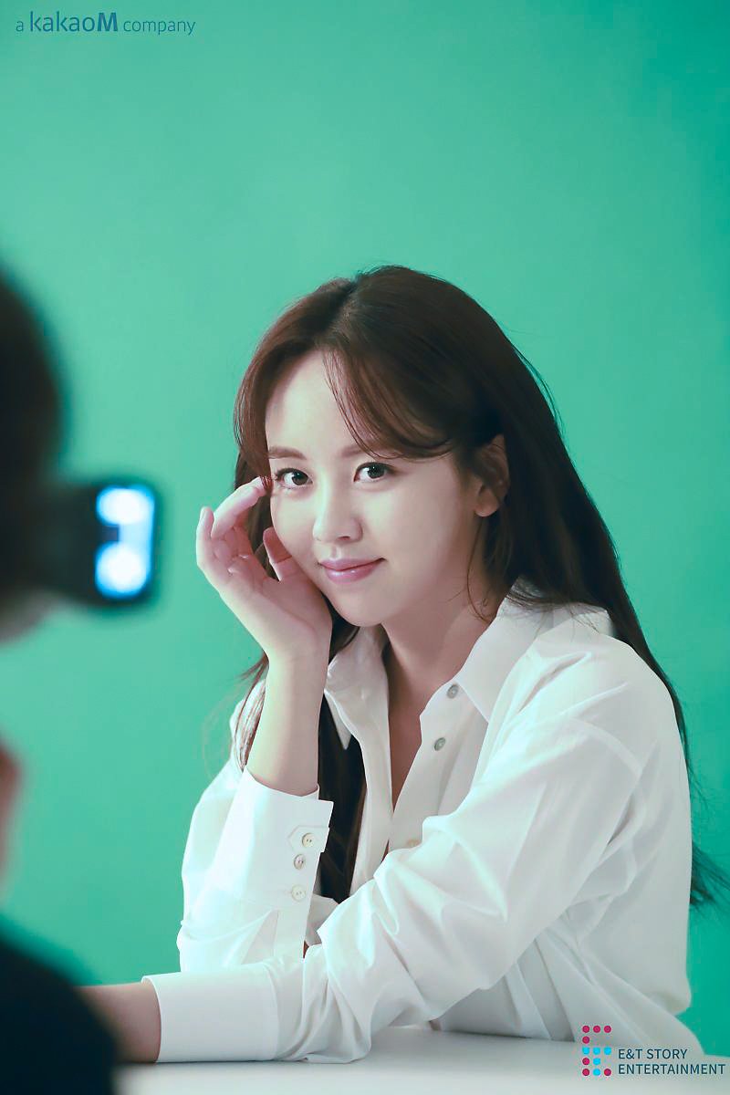 Only112fn's tweet photo. [200316] Kim Sohyun for “Bausch + Lomb” CF shooting behind the scene photo 
#김소현 #kimsohyun #金所泫 #lovealarm #kimjojo #thetaleofnokdu #녹두전  #hanyul #soup #lacelle #キムソヒョン #dongdongjoo #dongjoo #조선로코녹두전 #thetaleofnokdu #bauschlomb #entstory #kbsdrama #kdrama https://t.co/duyF8Hqdh0