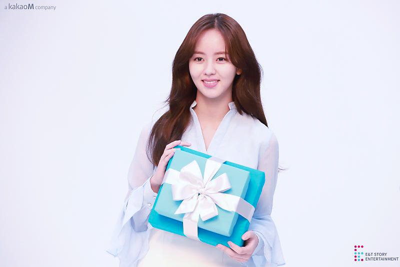 Only112fn's tweet photo. [200316] Kim Sohyun for “Bausch + Lomb” CF shooting behind the scene photo 
#김소현 #kimsohyun #金所泫 #lovealarm #kimjojo #thetaleofnokdu #녹두전  #hanyul #soup #lacelle #キムソヒョン #dongdongjoo #dongjoo #조선로코녹두전 #thetaleofnokdu #bauschlomb #entstory #kbsdrama #kdrama https://t.co/KJmMahu4K0