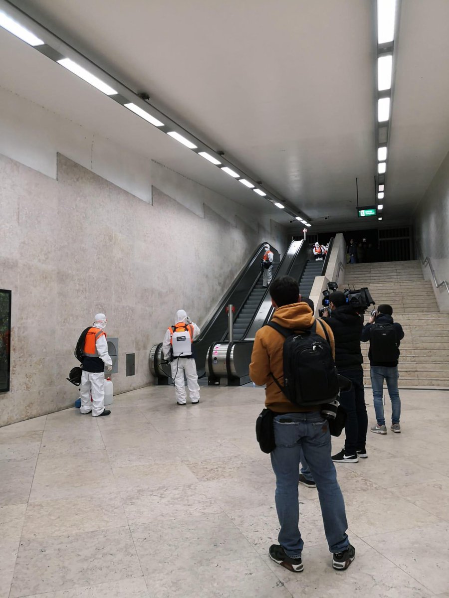 Unimagem_pt's tweet photo. Mesmo em homework, há ações que têm de ser no terreno! A Unimagem com o Metro de Lisboa e o único produto testado e comprovado contra o covid19. #COVIDー19 #metrodelisboa #higienização #desinfeção https://t.co/CktwUJzceF