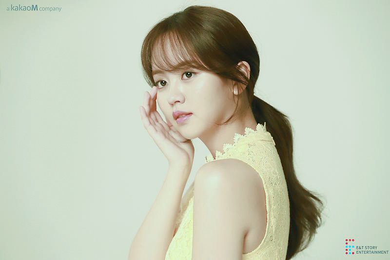 Only112fn's tweet photo. [200316] Kim Sohyun for “Bausch + Lomb” CF shooting behind the scene photo 
#김소현 #kimsohyun #金所泫 #lovealarm #kimjojo #thetaleofnokdu #녹두전  #hanyul #soup #lacelle #キムソヒョン #dongdongjoo #dongjoo #조선로코녹두전 #thetaleofnokdu #bauschlomb #entstory #kbsdrama #kdrama https://t.co/ZP0m0toHRt