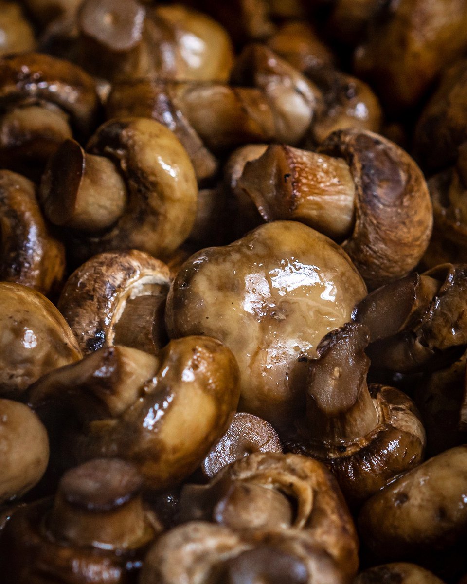 doughedinburgh's tweet photo. Chefs cooking a big batch of mushrooms. Is there any better smell in the morning? https://t.co/oeZwvmifSe