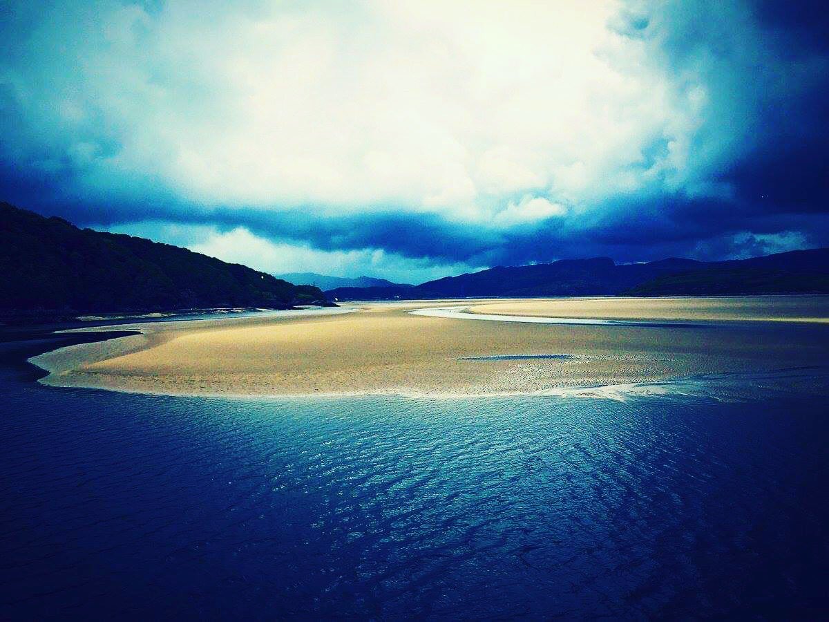 Portmeirion in North Wales 🏴󠁧󠁢󠁷󠁬󠁳󠁿 #wales #walescoast #wales❤️ #nature #landscapephotography #lanscape #river #rivers #sky #skyphotography #mountainscape  #mountains #photography #photooftheday #agameoftones  #picoftheday #travel #travelphotography #travelgram #traveller