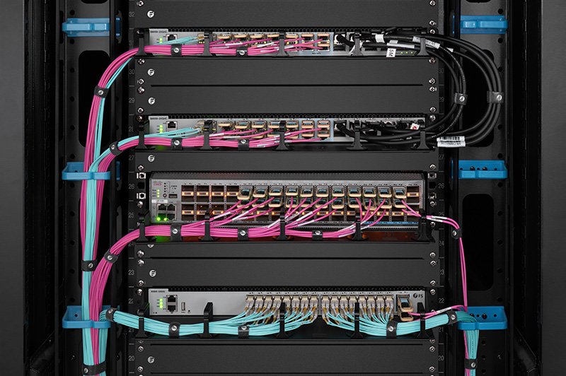 Scale your #network to the next level with a selection of #FS 100G/25G/40G/10G transceiver connectivity. Learn more: cutt.ly/sthDfLt #fiberoptics #datacenter
