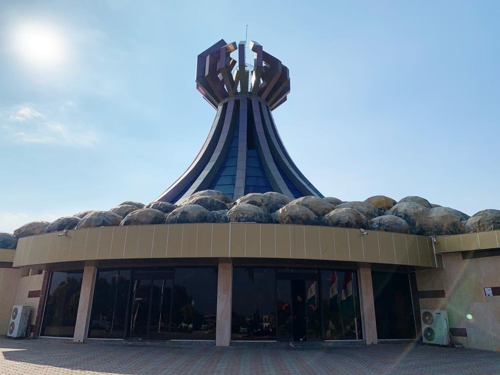 Today marks the 32nd anniversary of the chemical attack on #Halabja that killed thousands. I was honoured to visit the city and memorial and meet with some of the survivors last year.

Today, Halabja is a symbol of life and resistance.

#HalabjaMemorialDay 
#KRI
#TwitterKurds