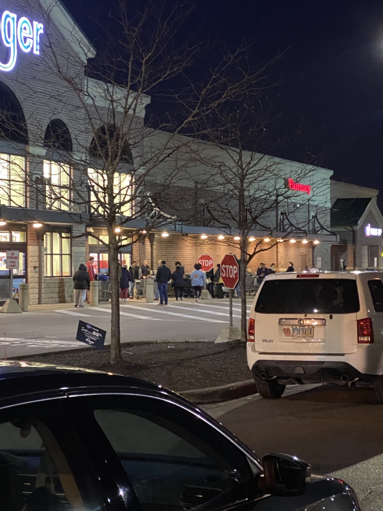 tarebyte's tweet image. 5 minutes before @kroger even opens.