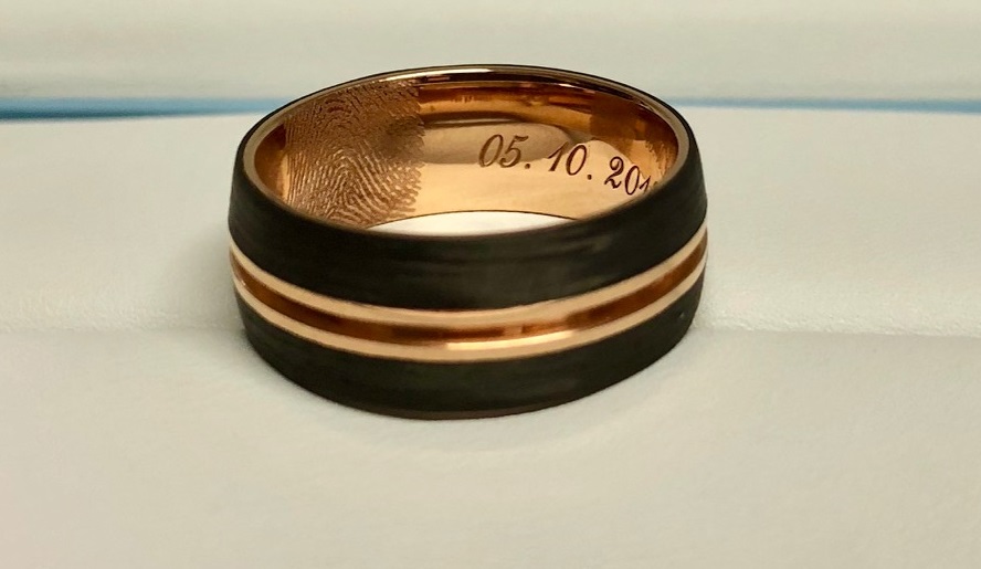 Add meaningful engraving to your favourite Furrer Jacot ring for a personal touch. We offer a wide range of fonts and even fingerprint engraving.
Find out more here...👇
furrer-jacot.com/uk/customer-se…

#weddingrings #furrerjacotuk #furrerjacot #mondaymotivation #carbonfibre #weddingday