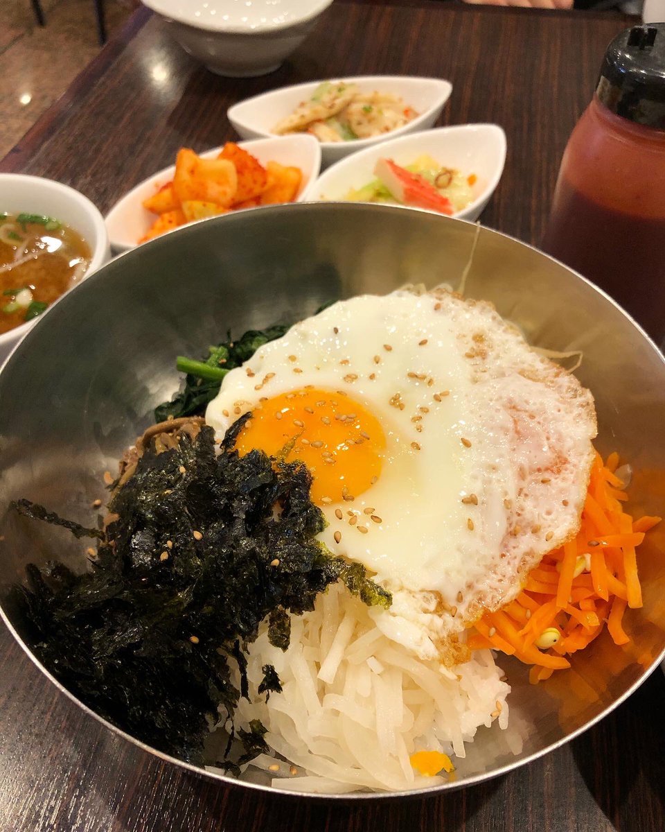ユーリ على تويتر 先日 ビビンパが無性に食べたくなって新大久保の 明洞のり巻き で食べました コチュジャンを好きなだけ入れて 混ぜ混ぜ 最高にうまい 明洞のり巻き は量もめっちゃ多くて めっちゃ安い 最高 明洞のり巻き 韓国料理 新大久保