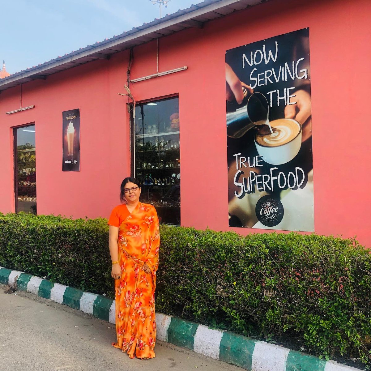 SapanKayCee's tweet image. कोशिश करलो लाख तुम मुझको कभी भुला न पाओगे  , मे इन हवाओ मे हूँ , तुम्हारे दिल की हर धड़क मे हूँ , तुम्हारी हर सास मे हूँ , तुम्हारे ख्वाबो की हक़ीक़त हूँ , तुम्हारे जिस्म की रूह हूँ और तुम्हारे जीवन की कहानी हूँ  . #myshayari #mythinking #andazéshayarana