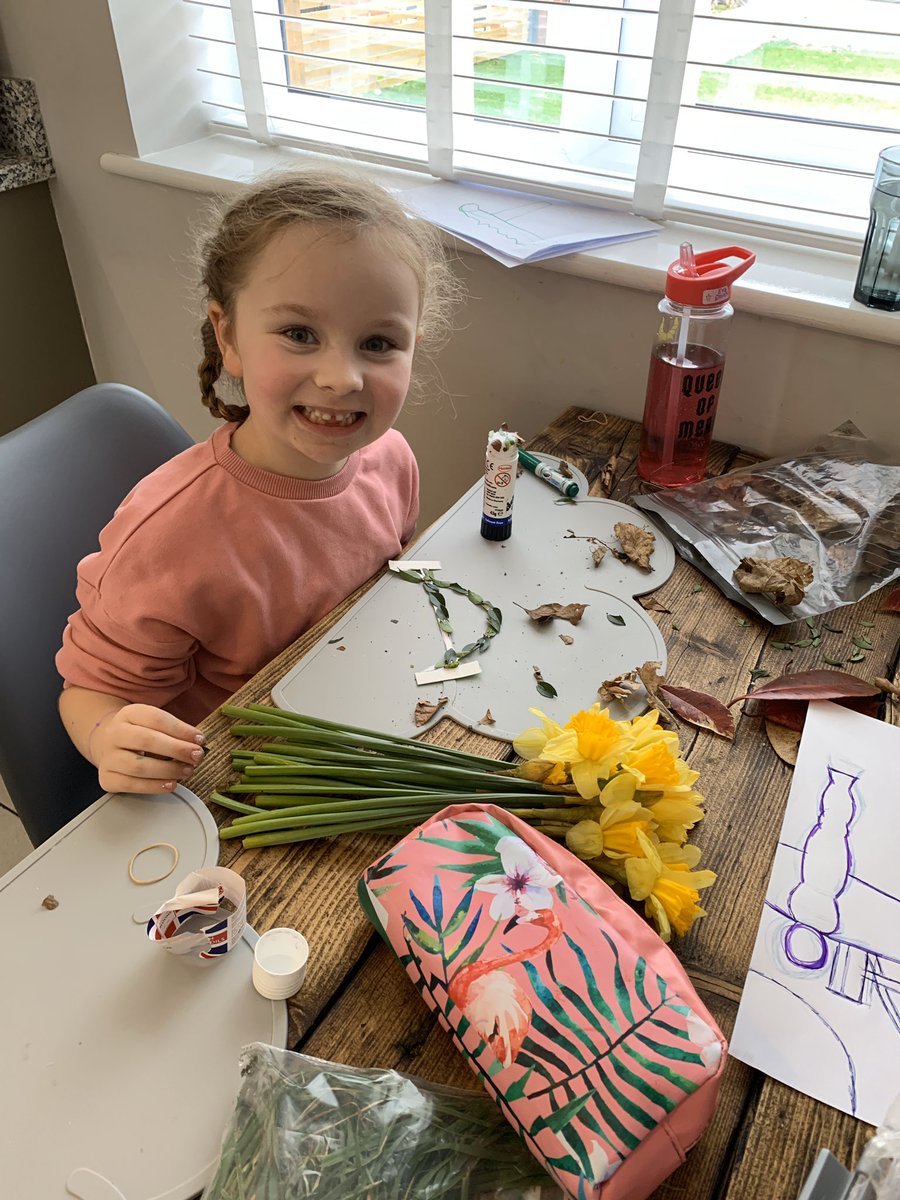 kyliepsmith's tweet photo. Eva loving doing her Science Project for School this weekend! 1SL #plantsinourcity #wholeschoolbritishscienceweek #ourdiverseplanet @Bruntonfirst https://t.co/S96zvNJ2jd