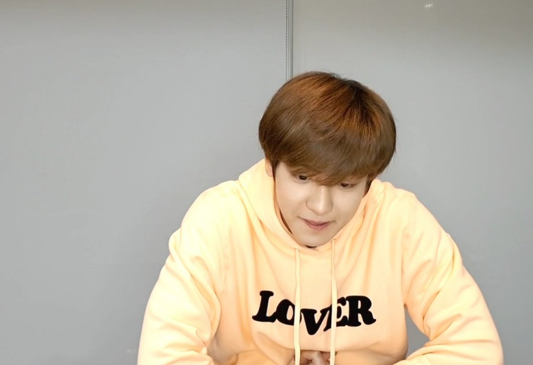 BESTFRIEND__92's tweet photo. 200316 #CHANYEOL #찬열  💛

ชานยอล : คุณคนนี้ถามว่าไม่ได้แต่งหน้ามาหรอ แต่งแล้วนะครับ แต่ไม่ได้แต่งเข้ม ไม่ได้แต่แบบขึ้นเวทีนานแล้วอ่ะ งั้นเดี๋ยวรอบหน้าจะแต่งแบบฟูลเมคอัพมาเลยครับ oㅍo

#엑소 #EXO #NNG #ㄴㄴㄱ 
@weareoneEXO https://t.co/sFTQ5bD9w4