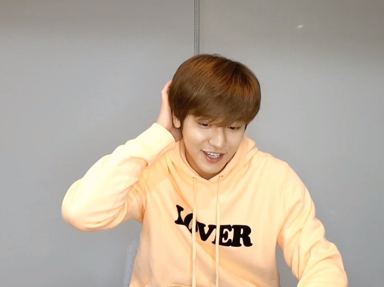 BESTFRIEND__92's tweet photo. 200316 #CHANYEOL #찬열  💛

ชานยอล : คุณคนนี้ถามว่าไม่ได้แต่งหน้ามาหรอ แต่งแล้วนะครับ แต่ไม่ได้แต่งเข้ม ไม่ได้แต่แบบขึ้นเวทีนานแล้วอ่ะ งั้นเดี๋ยวรอบหน้าจะแต่งแบบฟูลเมคอัพมาเลยครับ oㅍo

#엑소 #EXO #NNG #ㄴㄴㄱ 
@weareoneEXO https://t.co/sFTQ5bD9w4