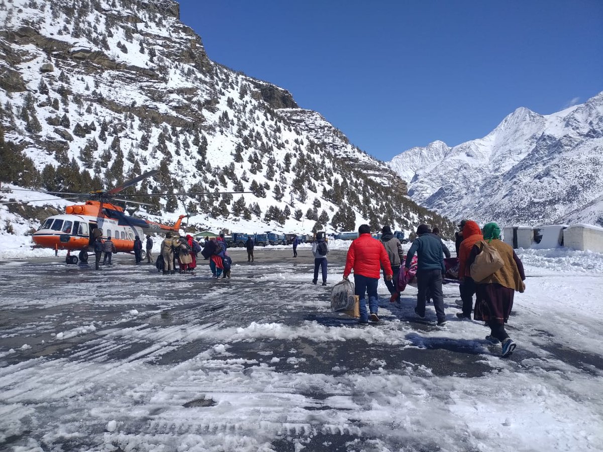 Health_Remote's tweet photo. Apollo TeleHealth Nurses leaving no stone unturned to help patients getting stable in Telehealth centre Keylong, Himachal Pradesh. @drsangitareddy 
#ReachingBeyond #ApolloTeleHealth #TeleEmergency https://t.co/oonqMoFfvH