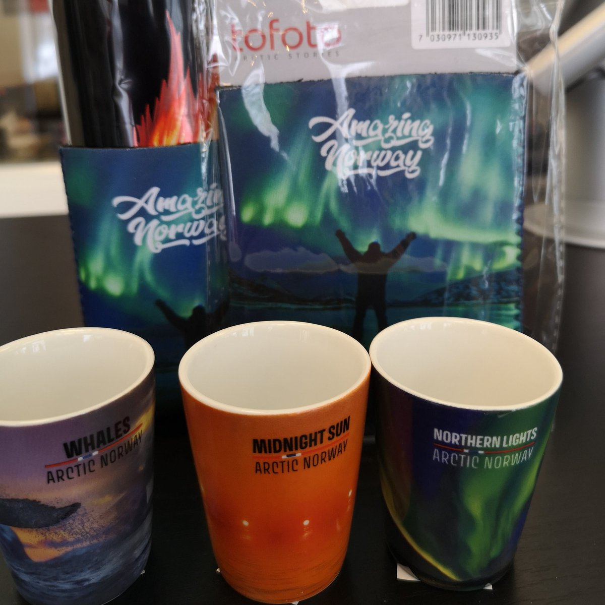 GDagsvold's tweet photo. Nye produkter hos North Up. Shotglass i keramikk, samt bokskjøler med Nordlys motiv fra ToFoto https://t.co/0fImXwIAs3