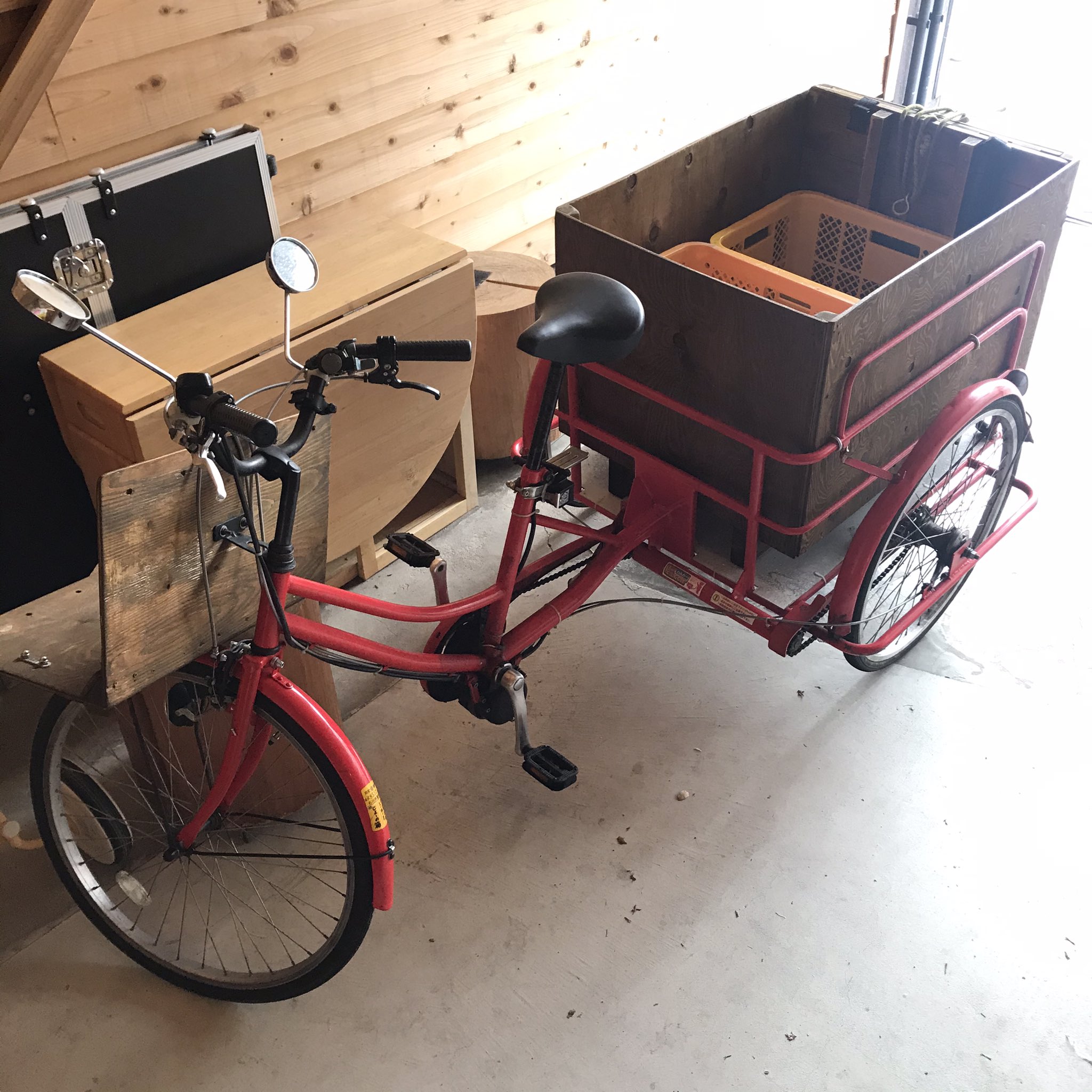 モカ お店の買い出し用の三輪自転車がひらみぱんの移動パン屋と間違われることが多いですが ひらみさんはデンマーク産の クリスチャニアバイク Jo Houseは長崎県の中村輪業産なのでよろしくお願いします モカ お店の買い出し用の三輪自転車がひらみぱんの移動パン屋と間違われることが多いですが ひらみさんはデンマーク産の クリスチャニアバイク Jo Houseは長崎県の中村輪業産なのでよろしくお願いします