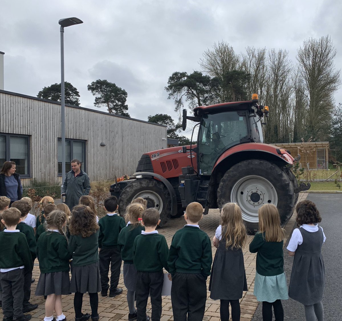 pines_primary's tweet photo. An exciting visitor to help us with our learning theme - How does our food get from farm to folk? https://t.co/2t3CQl2aXO
