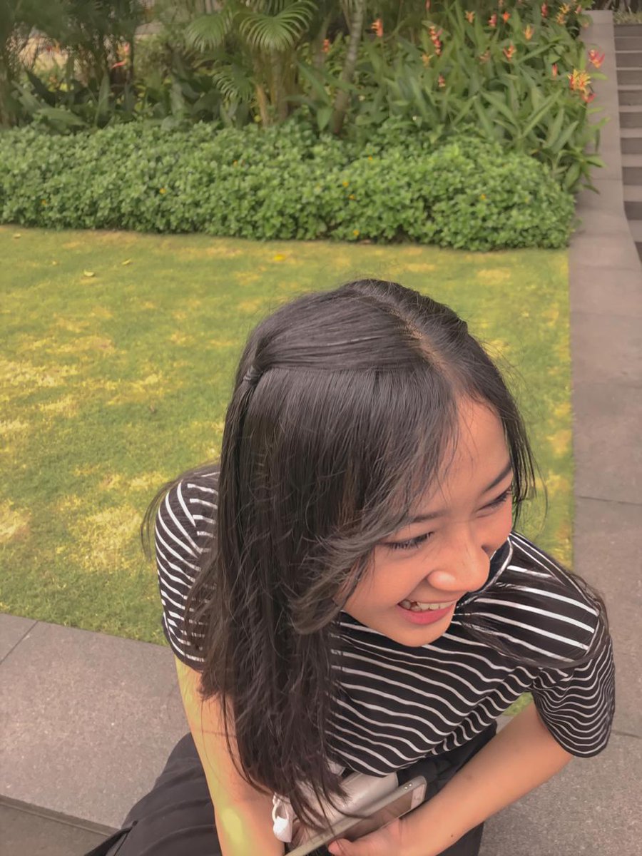 dheaangelialee's tweet photo. Jan lupa bahagia...

Sampe lupa klo ini hariny #MonDeyPict 😂 https://t.co/o6fve2ggis