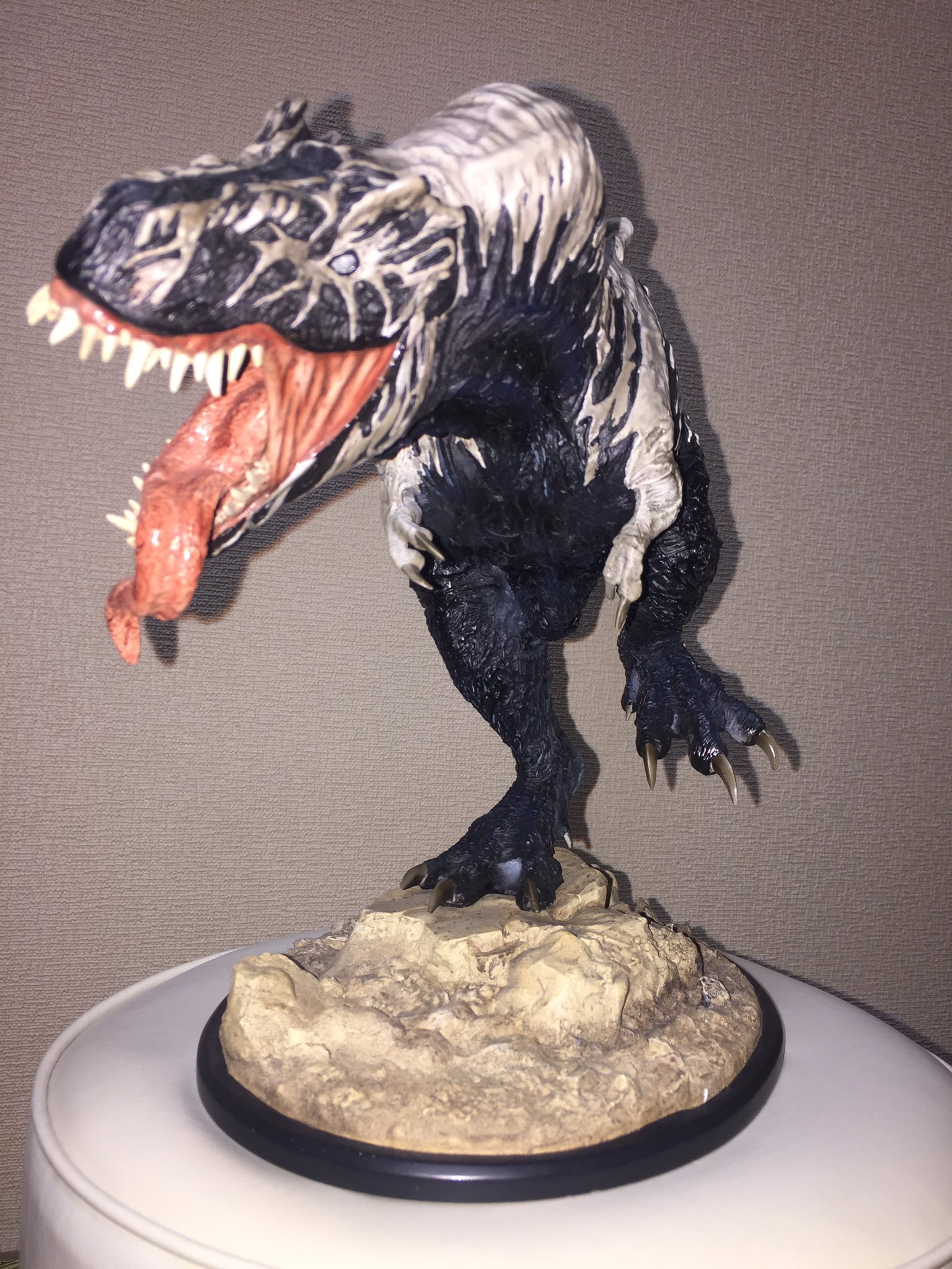 大幅値下げ！超希少 世界限定500体 ヴェノムサウルス サイドショウ