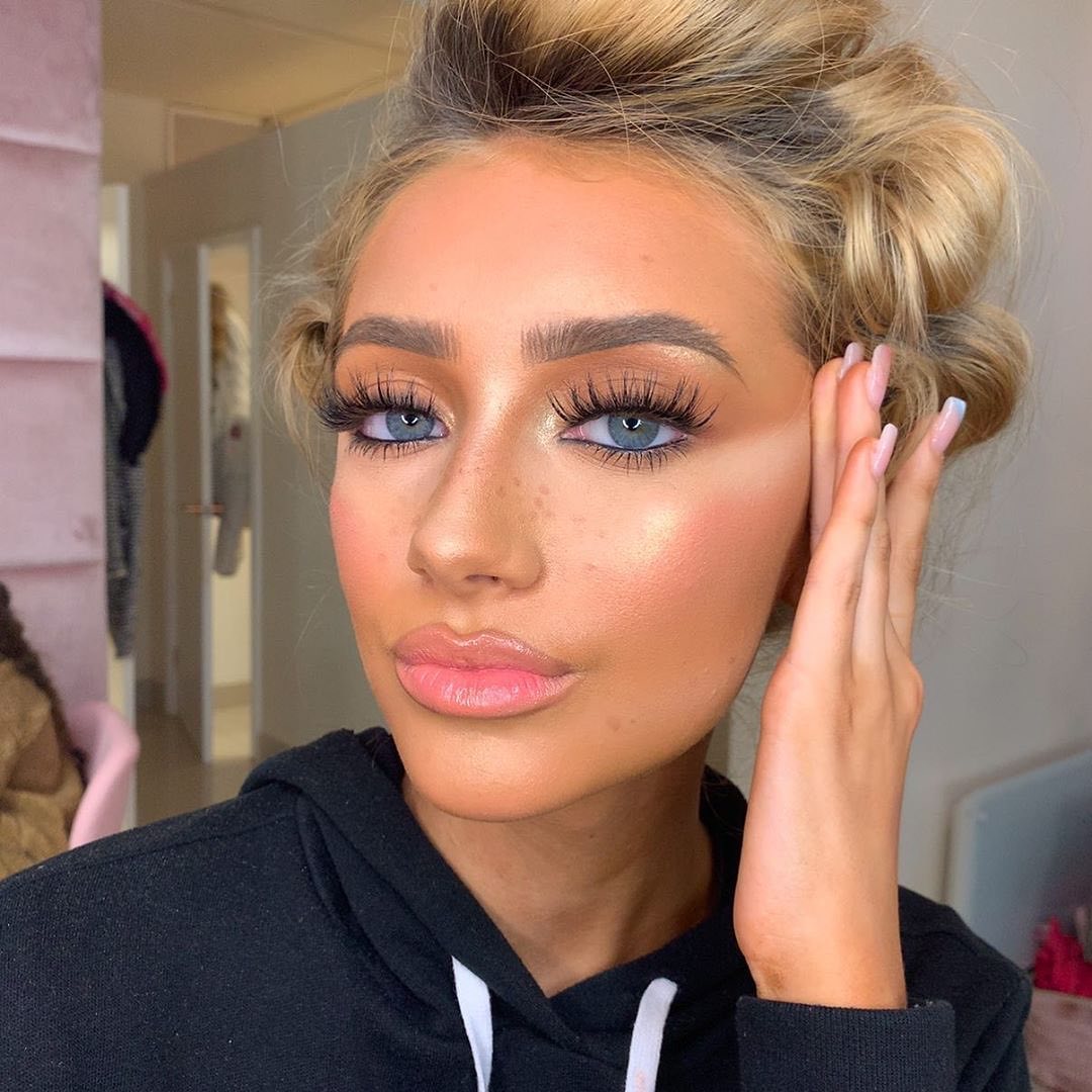 “She keep that booty booty” 🔥

Katie wearing our #Booty lashes and looking 100/10 😍 Shop here: bit.ly/3b5ps09

Instagram 📸 katiebonneymakeup