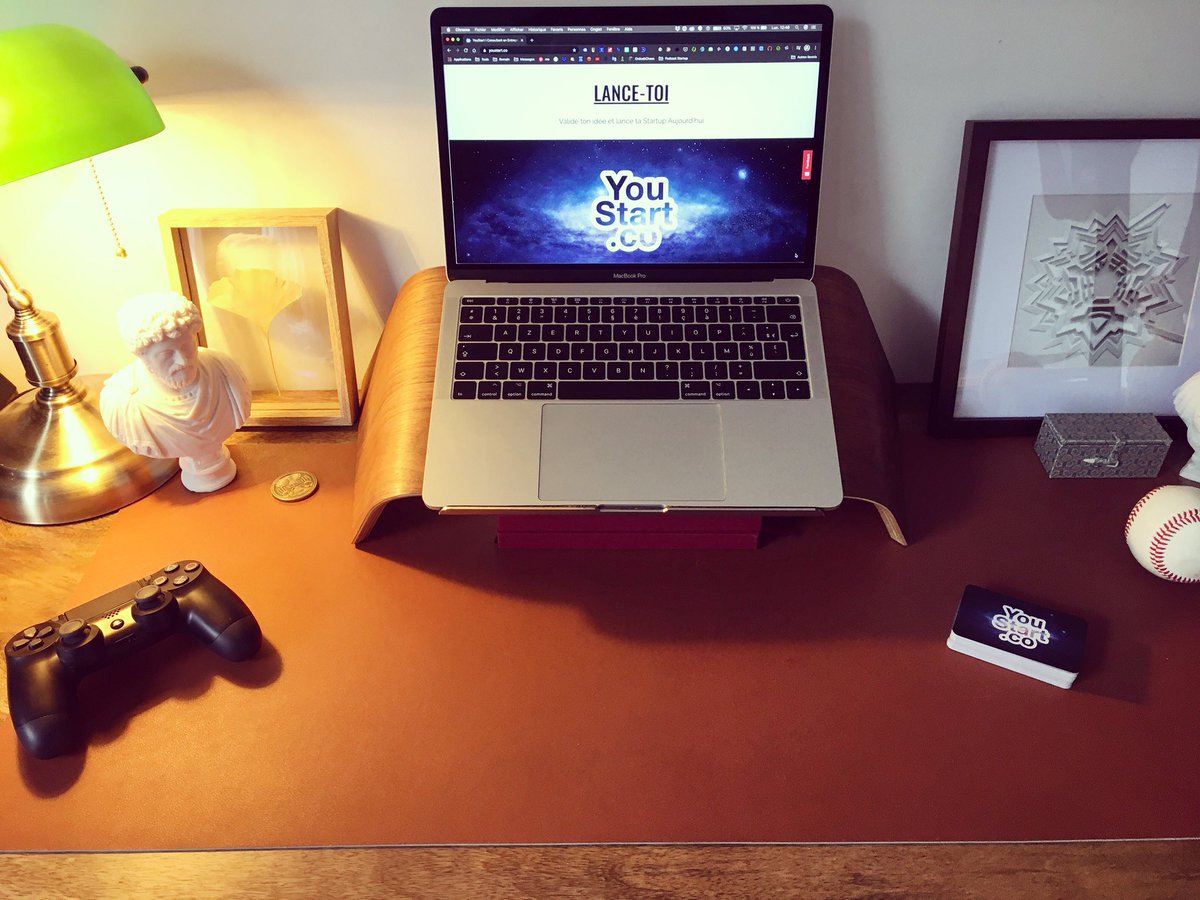 Joseentreprendr's tweet photo. Bon... Mon bureau pour... Ah non ! C’est déjà mon bureau de tous les jours 😂 https://t.co/f33JhB1pQG 
#YouStart #HomeOffice #Teletravail #HomeSweetHome https://t.co/umo4EtfnrJ