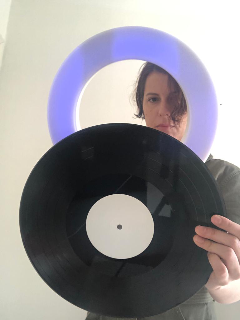 Muchas gracias sobre todo a <a href="/MushroomPillow/">Mushroom Pillow</a> y <a href="/articamgmt/">Artica</a> .Apostar por un disco como este no es fácil nunca, pero ahora que nos jugamos todxs la supervivencia en la música, es pura valentía. Por eso, este viernes, si tenéis un rato, escuchadlo!