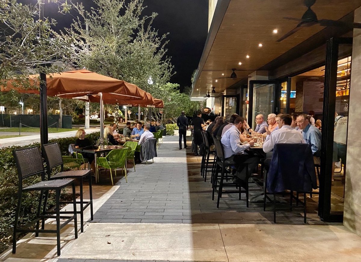goodspiritsftl's tweet photo. It’s Burger Mondays At Good Spirits Restaurant ~ Fifth &amp; Fed customers can enjoy fine dining &amp; fresh clean air in our open aired dining room or outdoor patio. Enjoy the comforts of Good Spirits at home, we offer pickup from the restaurant or dinner delivery through Uber Eats! https://t.co/E7WVbguyfg
